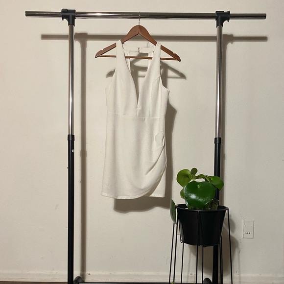 TOBI Little White Dress V-Line Backless Dress - Picture 2 of 9